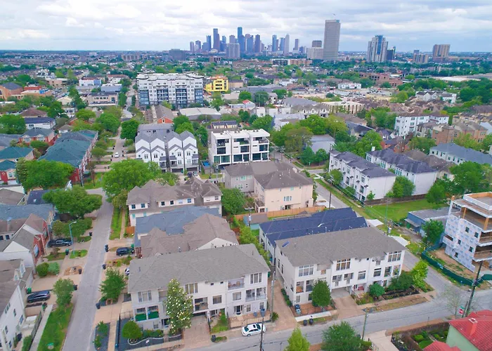 3Br 3Ba Upscale Luxury Home In The Heights